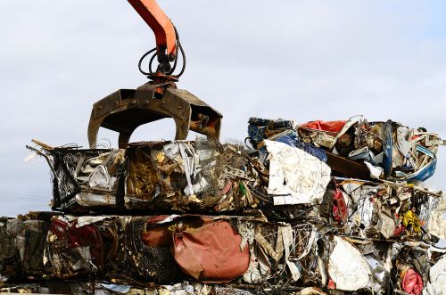 Kovošroty zajišťují ekologickou likvidaci kovového odpadu.